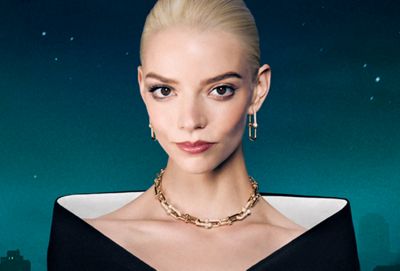 女性へのギフトを見るホワイトデー