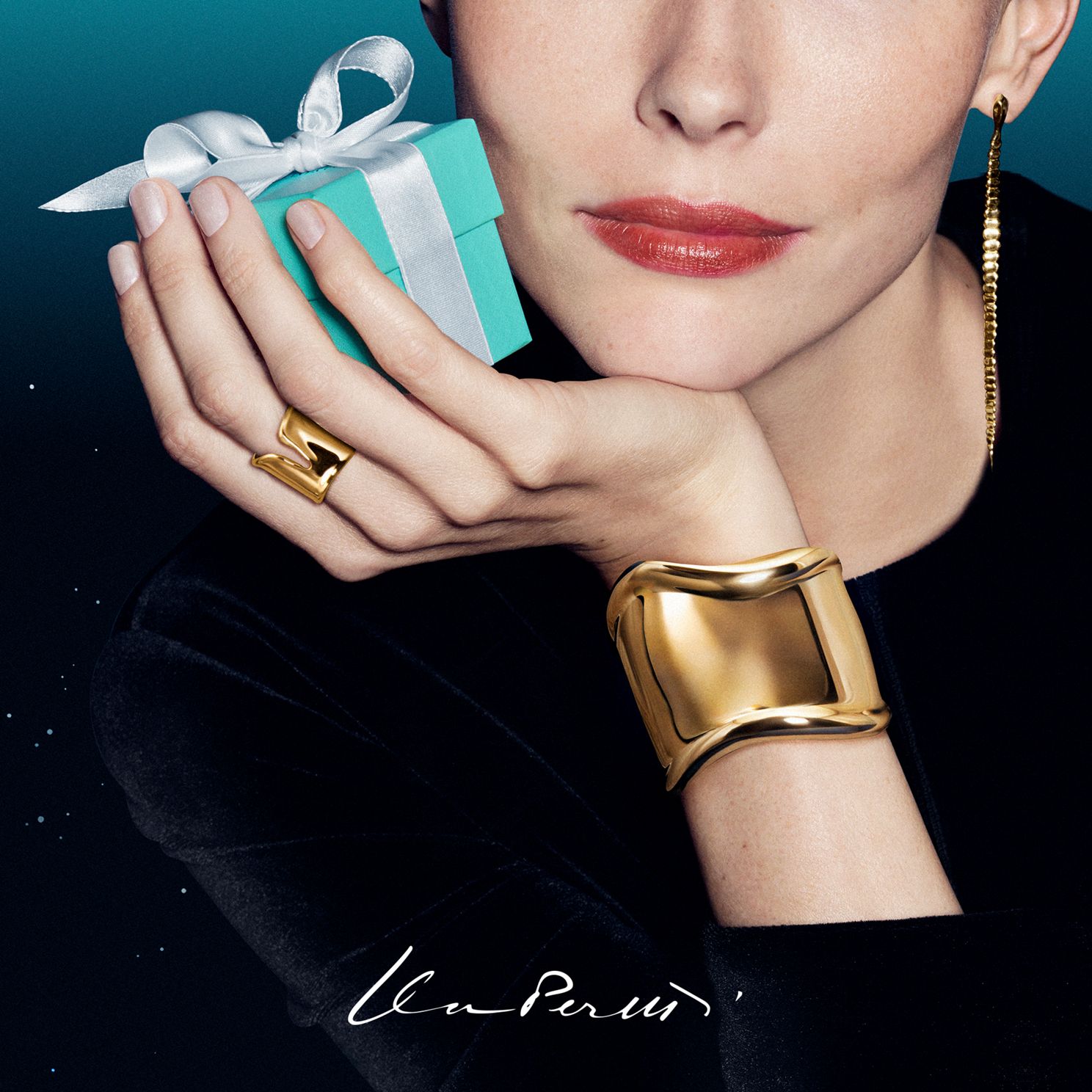 ティファニーティーワイヤーナローイエローゴールド Tiffany T:Wire Ring in Yellow Gold | Tiffany & Co. US