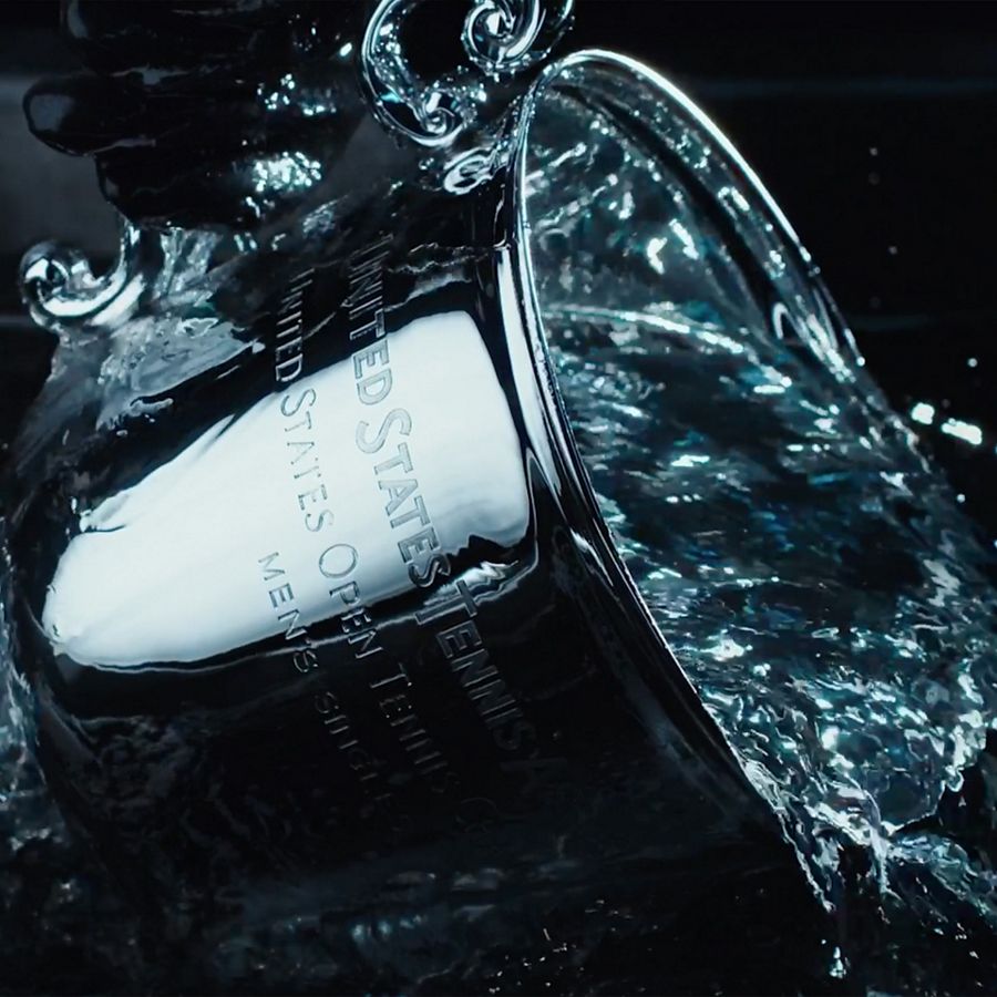 勝利を形にする2025年全米オープンテニス・トロフィー | Tiffany & Co.