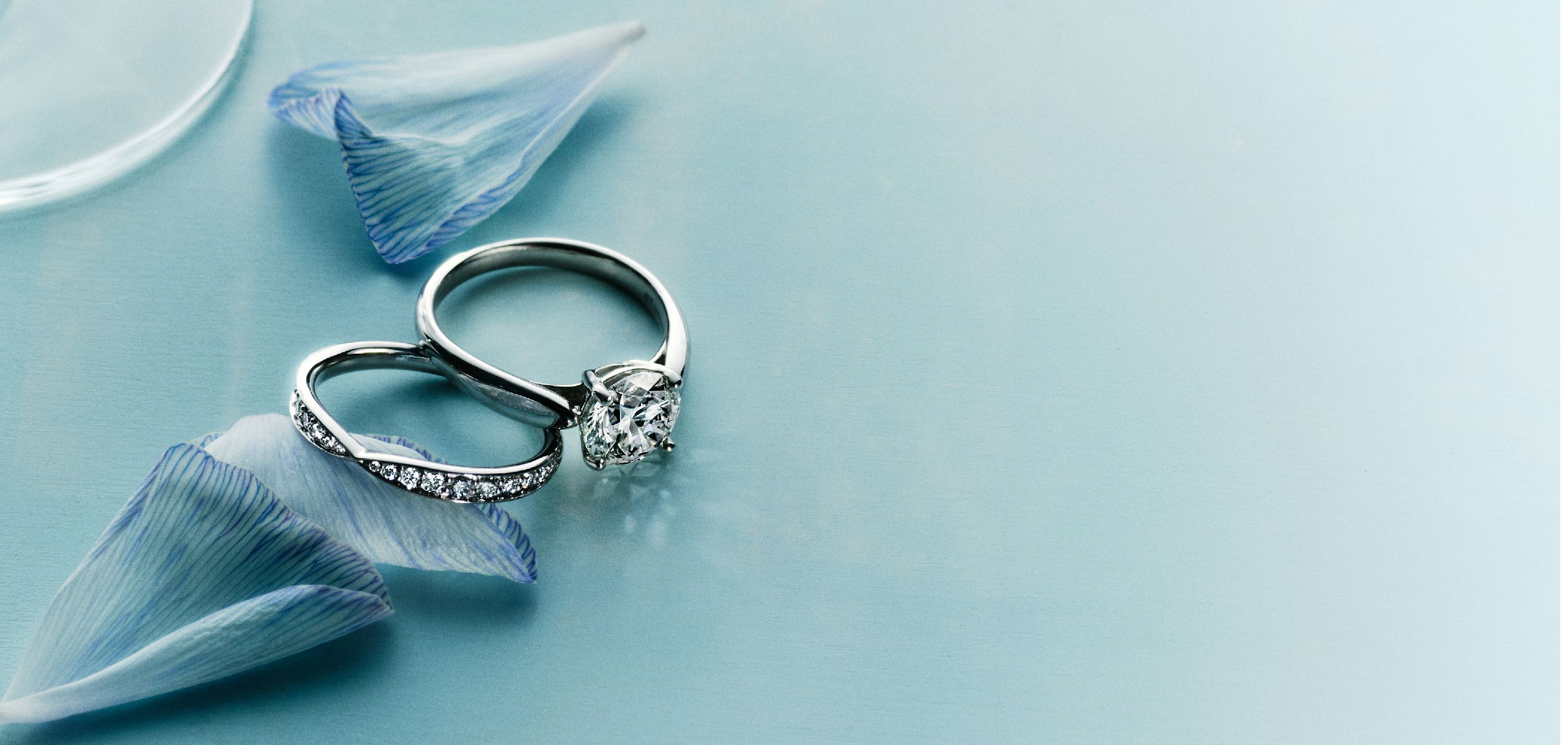 婚約指輪と完璧に調和する結婚指輪の選び方 | Tiffany & Co. 婚約指輪と完璧に調和する結婚指輪の選び方 | Tiffany & Co.