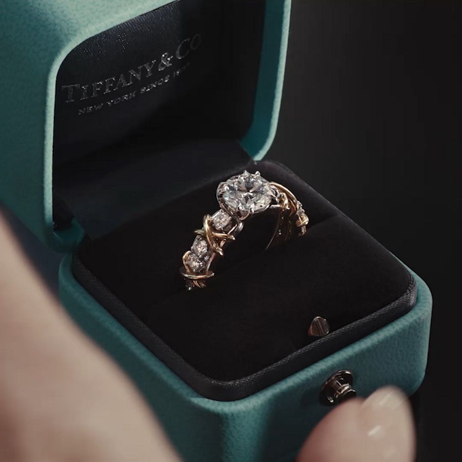 ラグジュアリーなアニバーサリー ギフトガイド | Tiffany & Co.