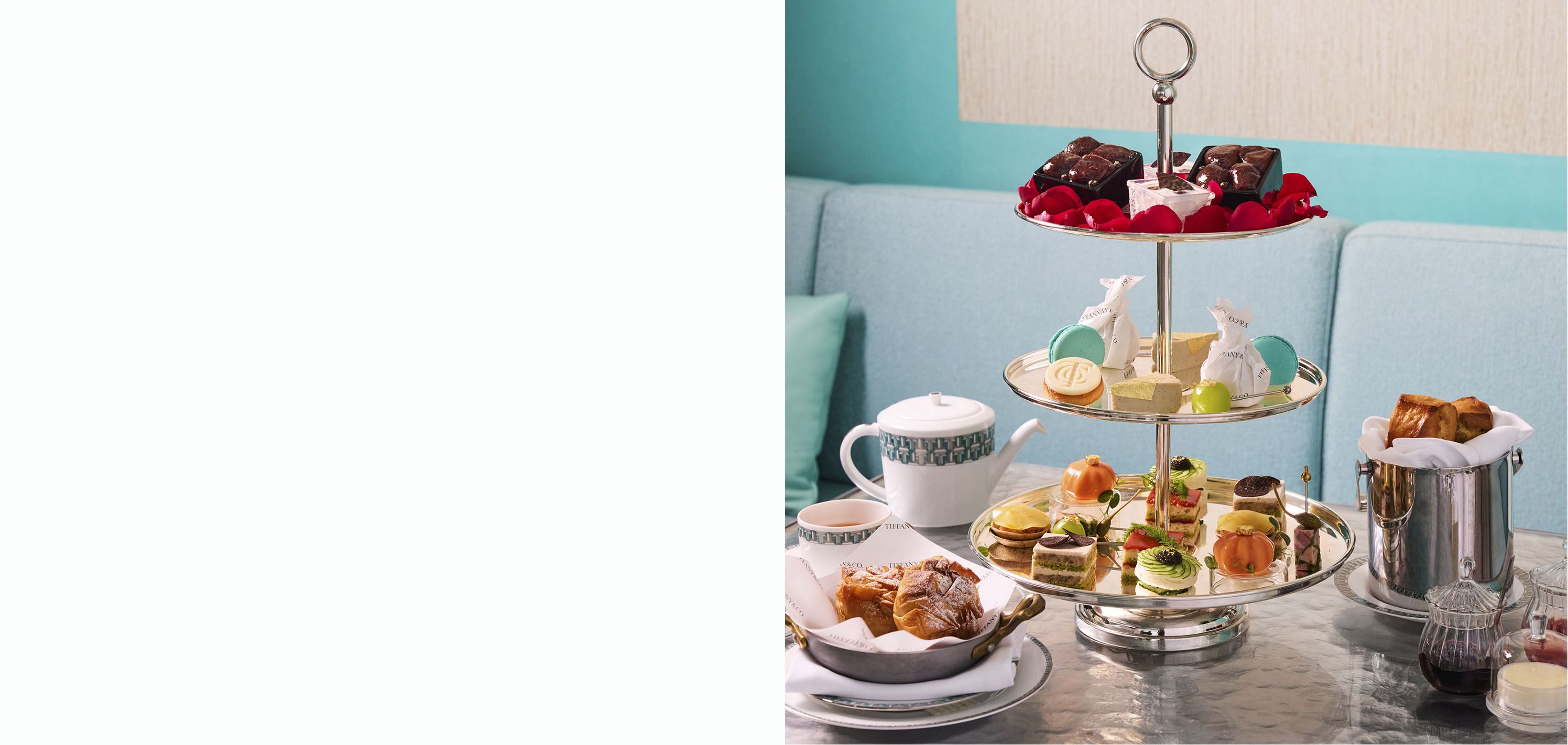 日本初のブルー ボックス カフェ Blue Box Café by Natsuko Shoji
