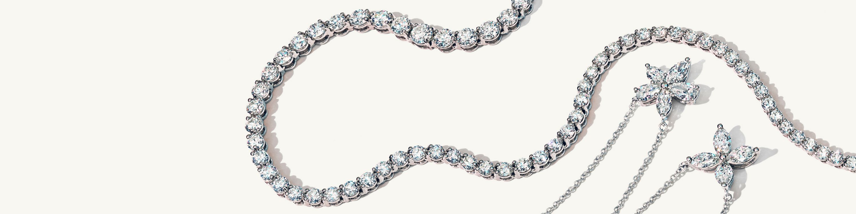 Chave Vine Tiffany Keys Tiffany Victoria™ em platina com diamante, média.