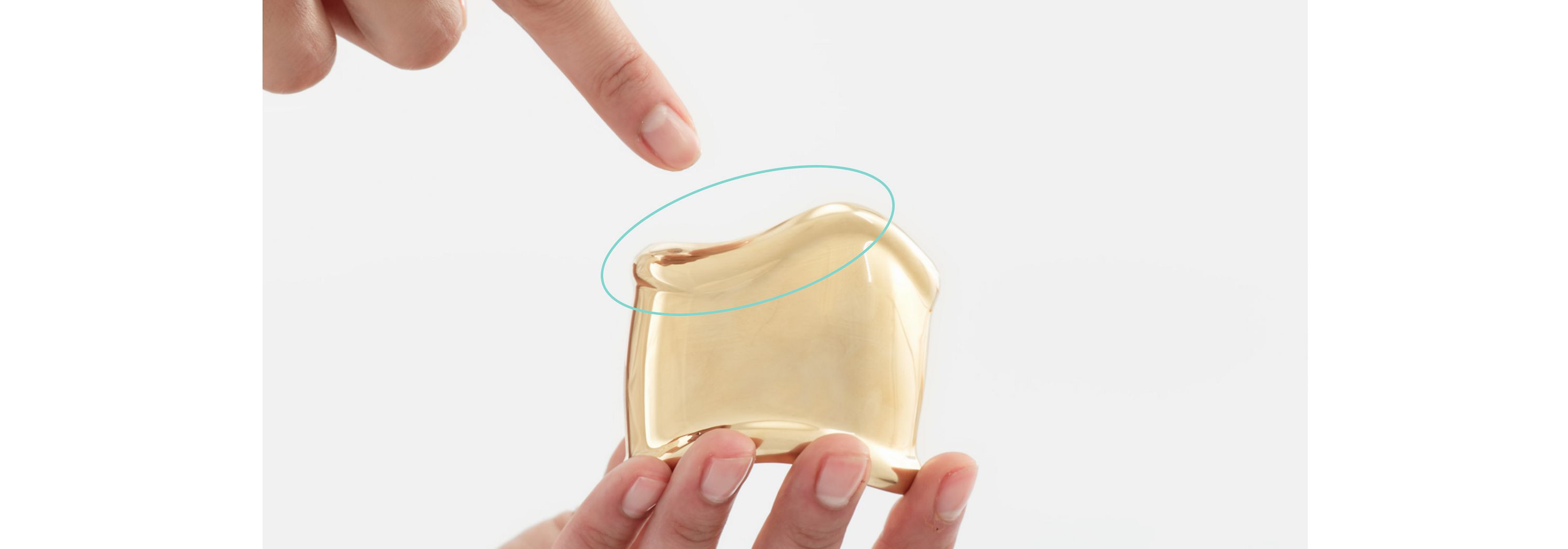 エルサ・ペレッティ™ ボーン カフのお取り扱い方法 | Tiffany & Co. エルサ・ペレッティ™ ボーン カフのお取り扱い方法 | Tiffany & Co.