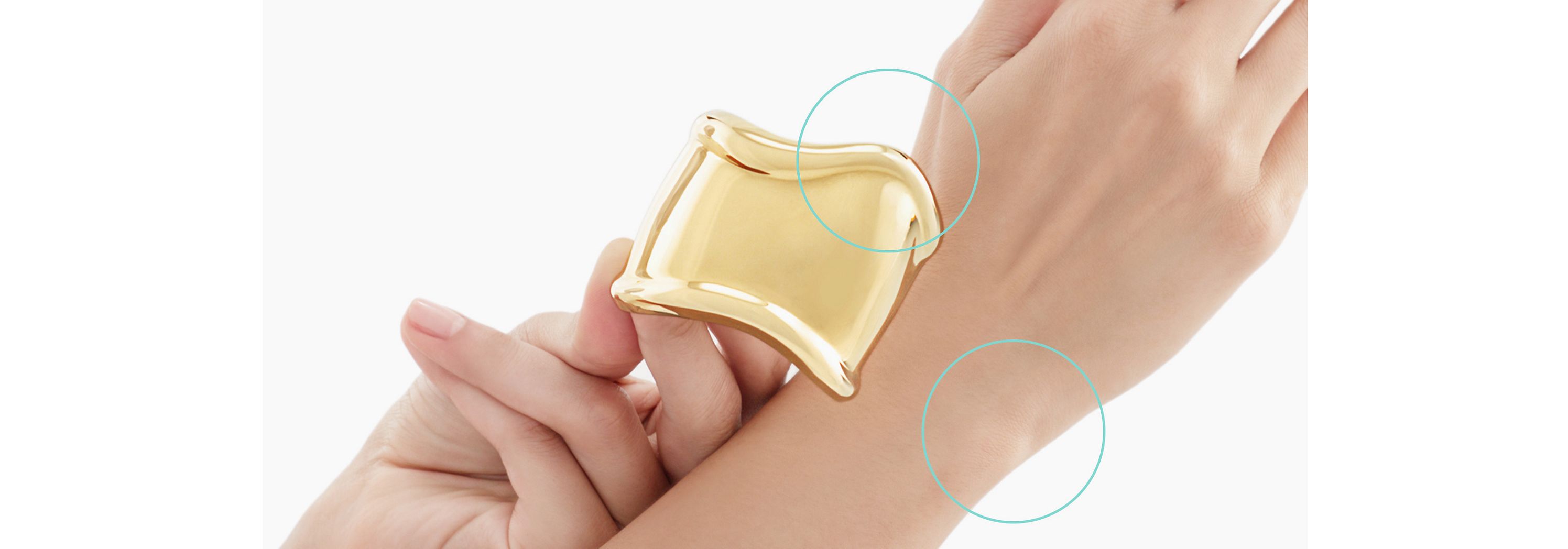 エルサ・ペレッティ™ ボーン カフのお取り扱い方法 | Tiffany & Co. エルサ・ペレッティ™ ボーン カフのお取り扱い方法 | Tiffany & Co.