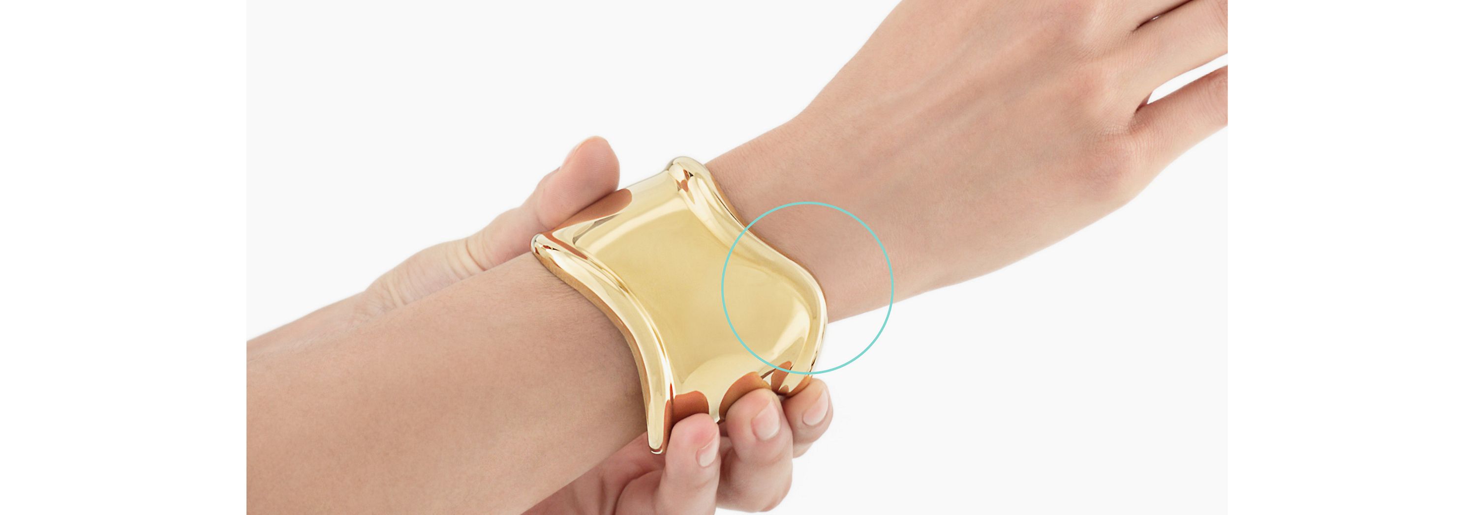 エルサ・ペレッティ™ ボーン カフのお取り扱い方法 | Tiffany & Co. エルサ・ペレッティ™ ボーン カフのお取り扱い方法 | Tiffany & Co.