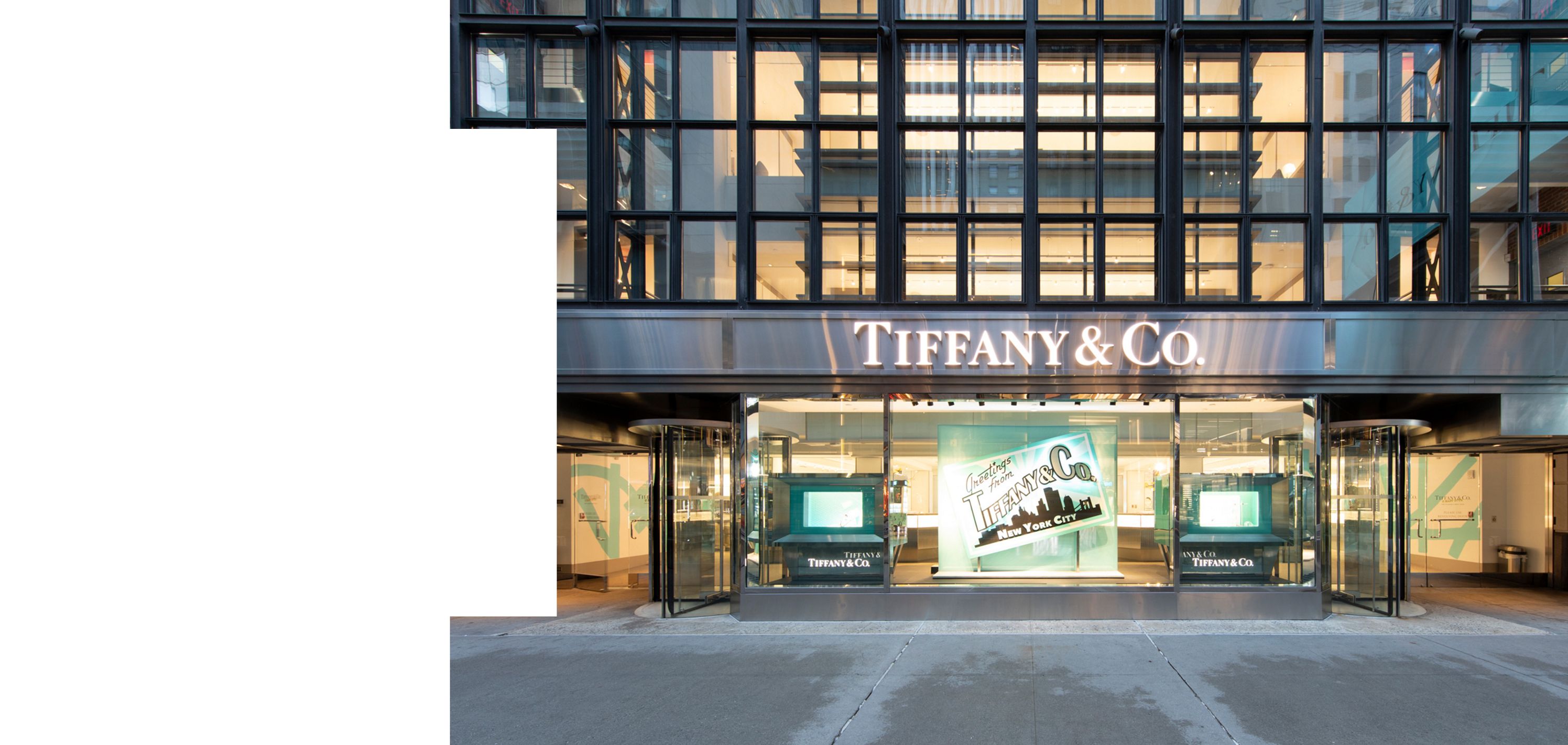 Tiffany & Co flagship store at the corner of Fifth Avenue and 57th Street.  Close up of Tiffany logo and shop entrance Stock Photo - Alamy