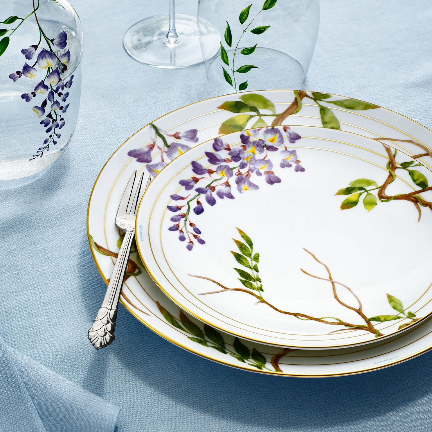 Exploring the Cultural Significance of Porcelain Dinnerware Sets