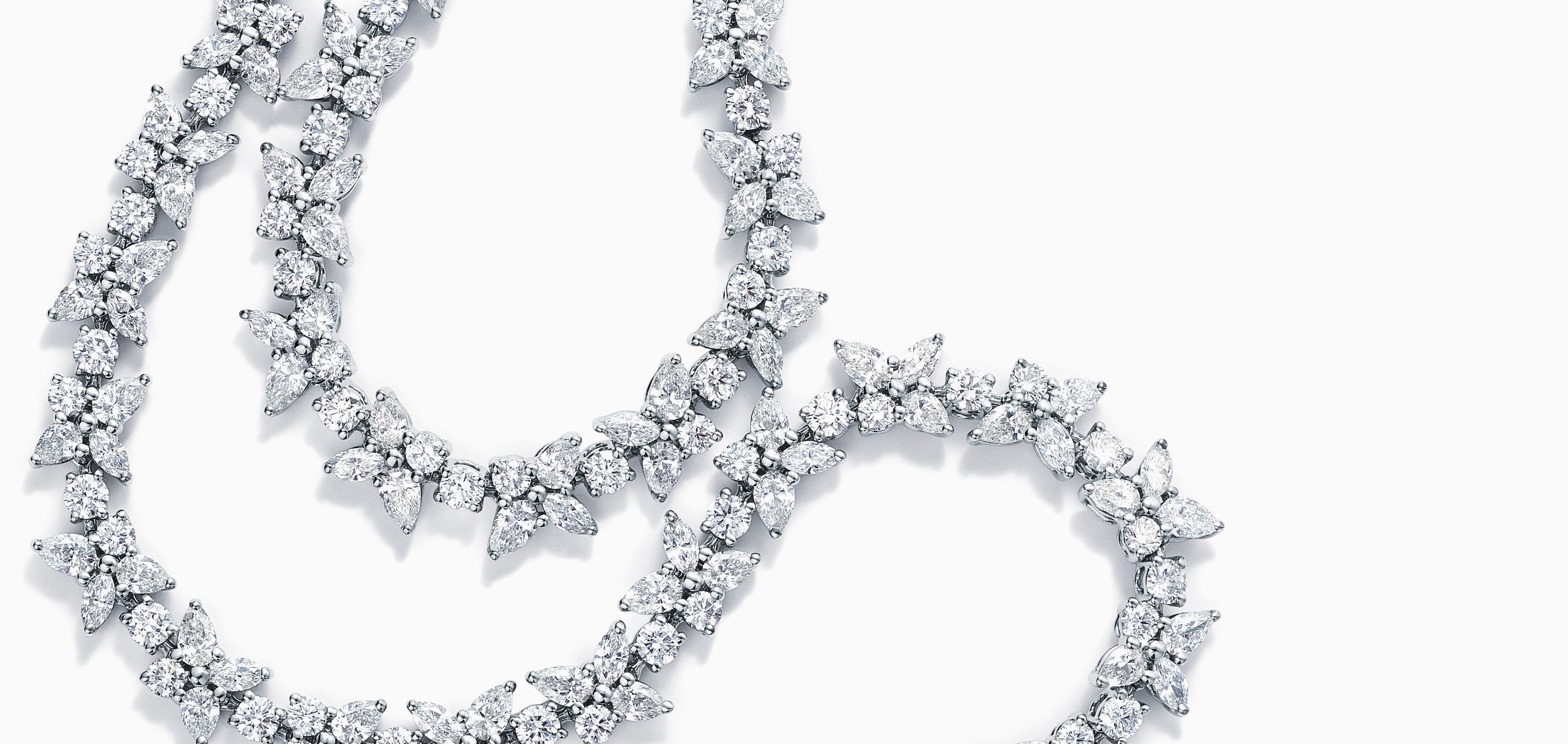 Chave Vine Tiffany Keys Tiffany Victoria™ em platina com diamante, média.