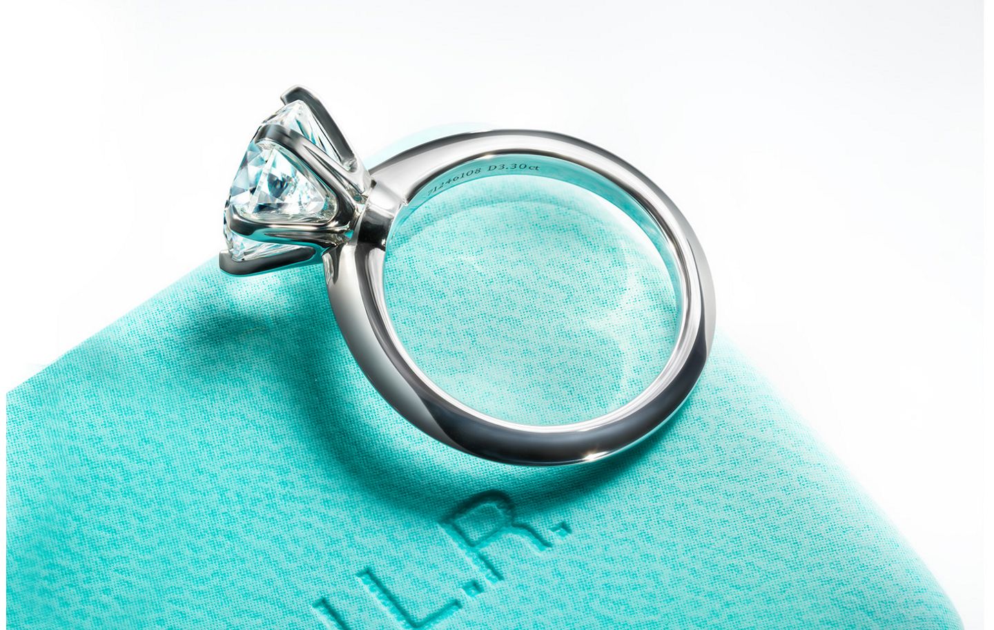 Anillo de compromiso y Blue Box personalizados Tiffany Co