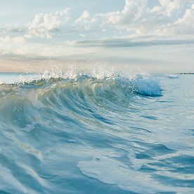 Image of an ocean wave