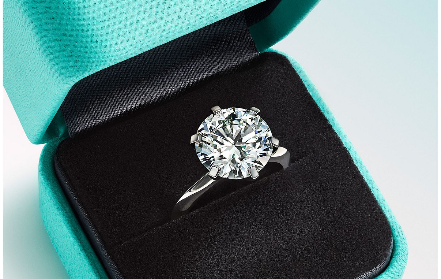 Solitaire diamond ring, a key purchase - The French Jewelry Post